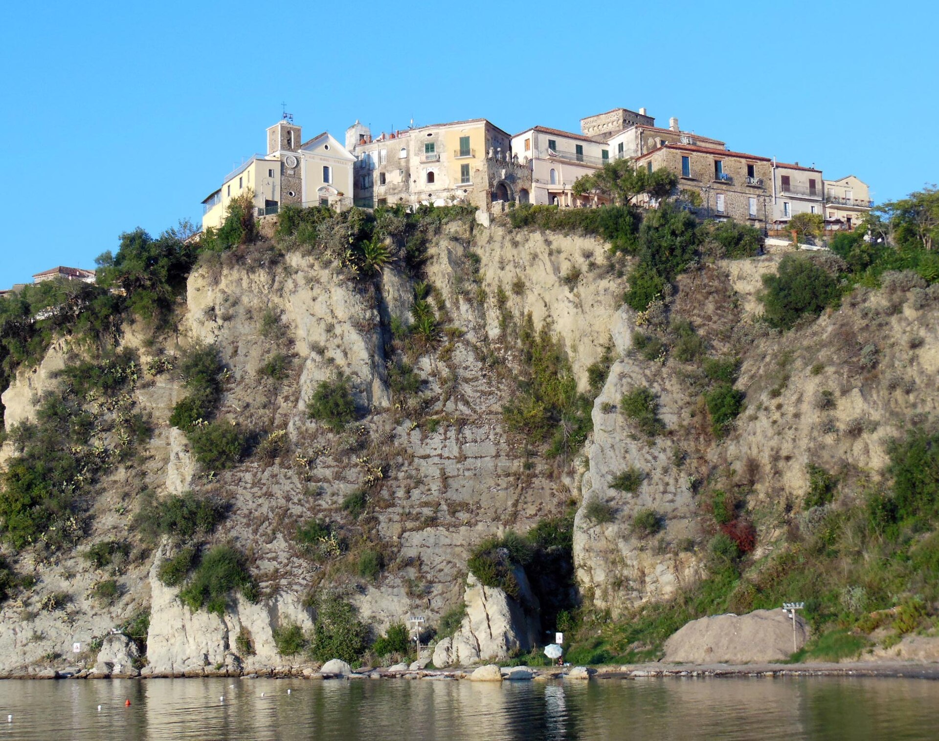 Scoglio San Francesco tra torre e mare