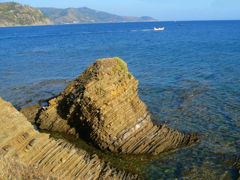 Punta Licosa rocks